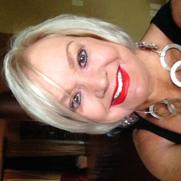 Meet your Posher, Sylvia - Picture 1 of 1